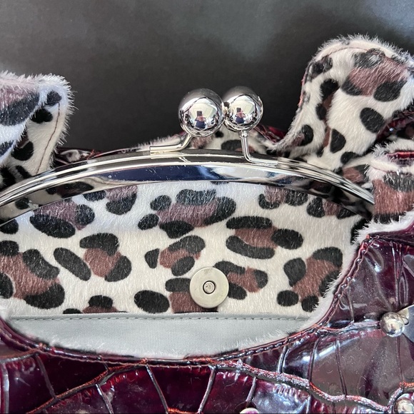 Brown Faux Croc Purse w/furry animal print trim, kiss lock, gems EUC - Picture 6 of 15